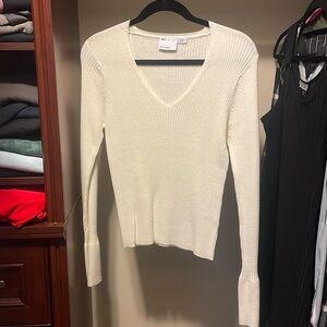 Long sleeve v-neck sweater